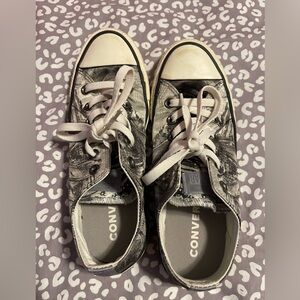 Women’s Converse Sneakers Size 8